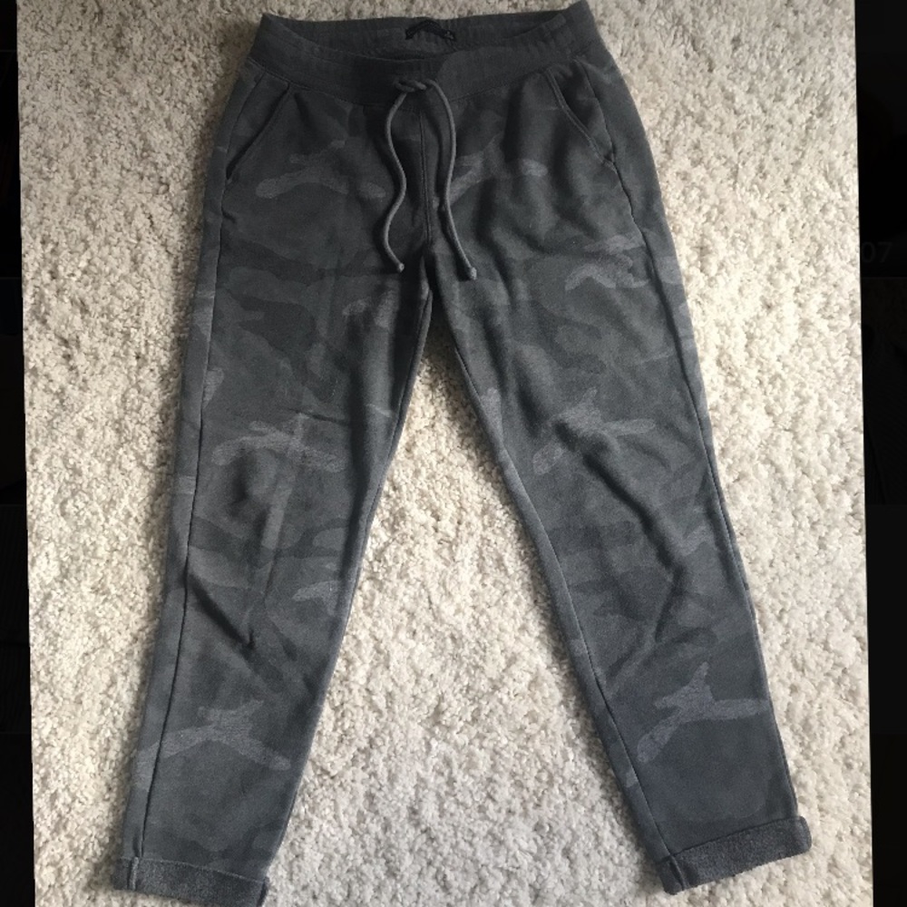 A&F CAMO JOGGERS